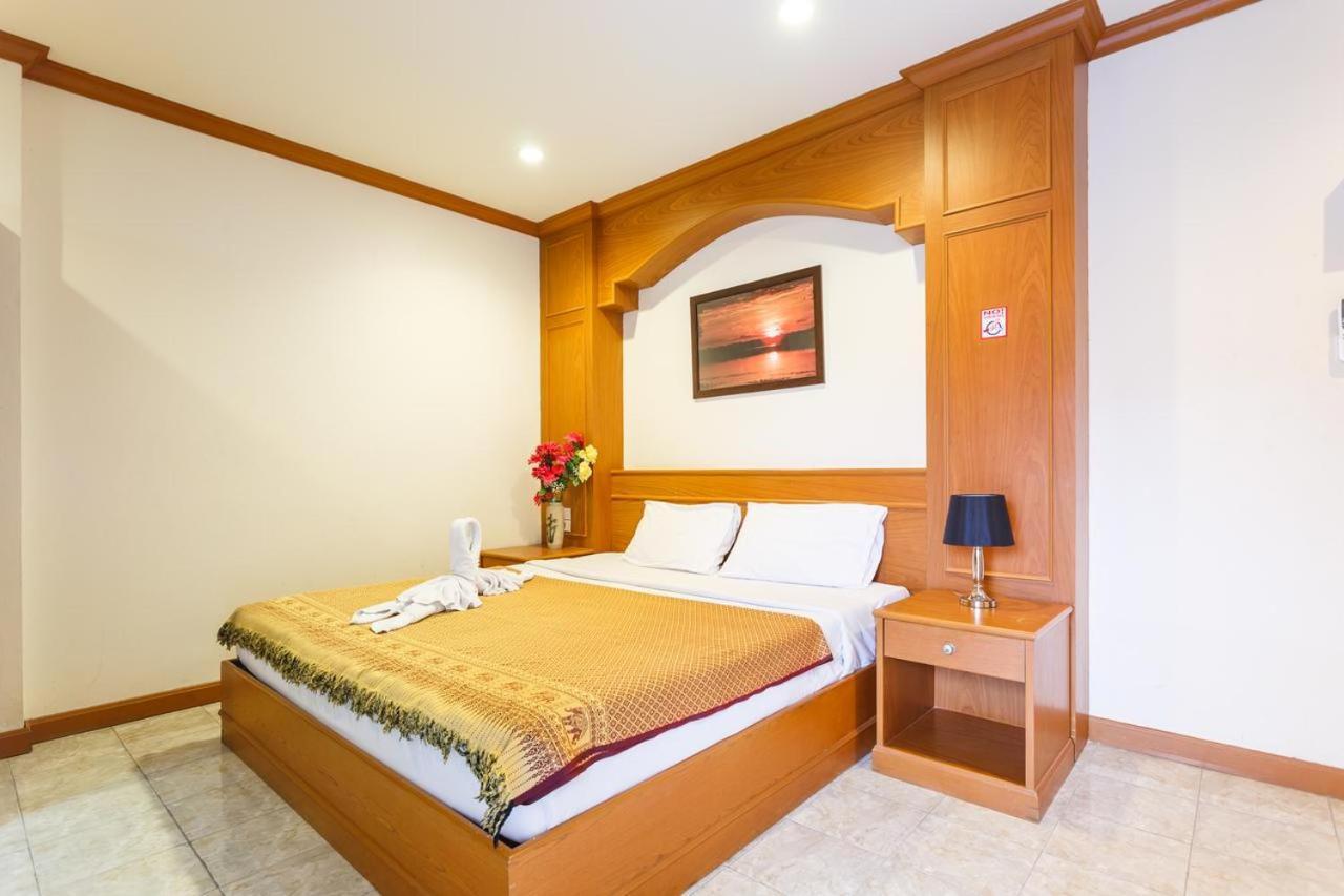 Oyo 739 Presley Guesthouse Phuket Patong Buitenkant foto