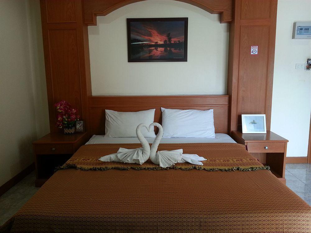 Oyo 739 Presley Guesthouse Phuket Patong Buitenkant foto