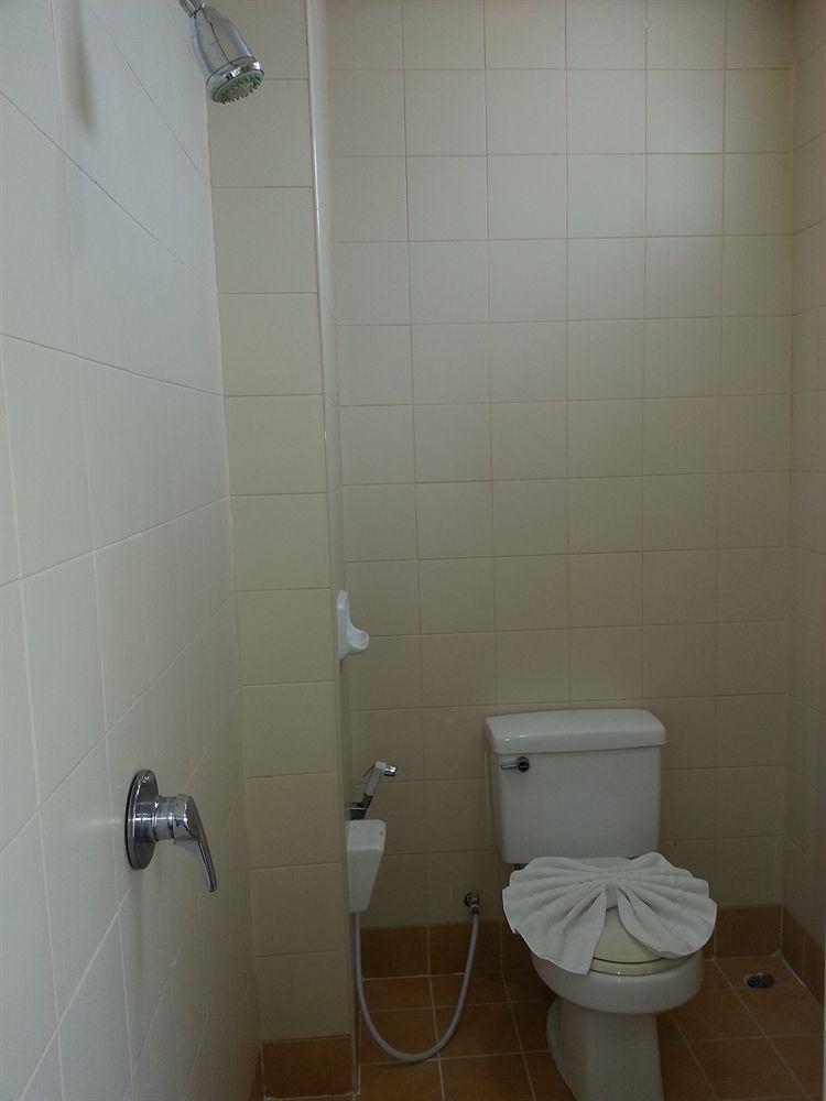 Oyo 739 Presley Guesthouse Phuket Patong Buitenkant foto