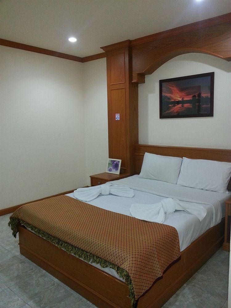Oyo 739 Presley Guesthouse Phuket Patong Buitenkant foto