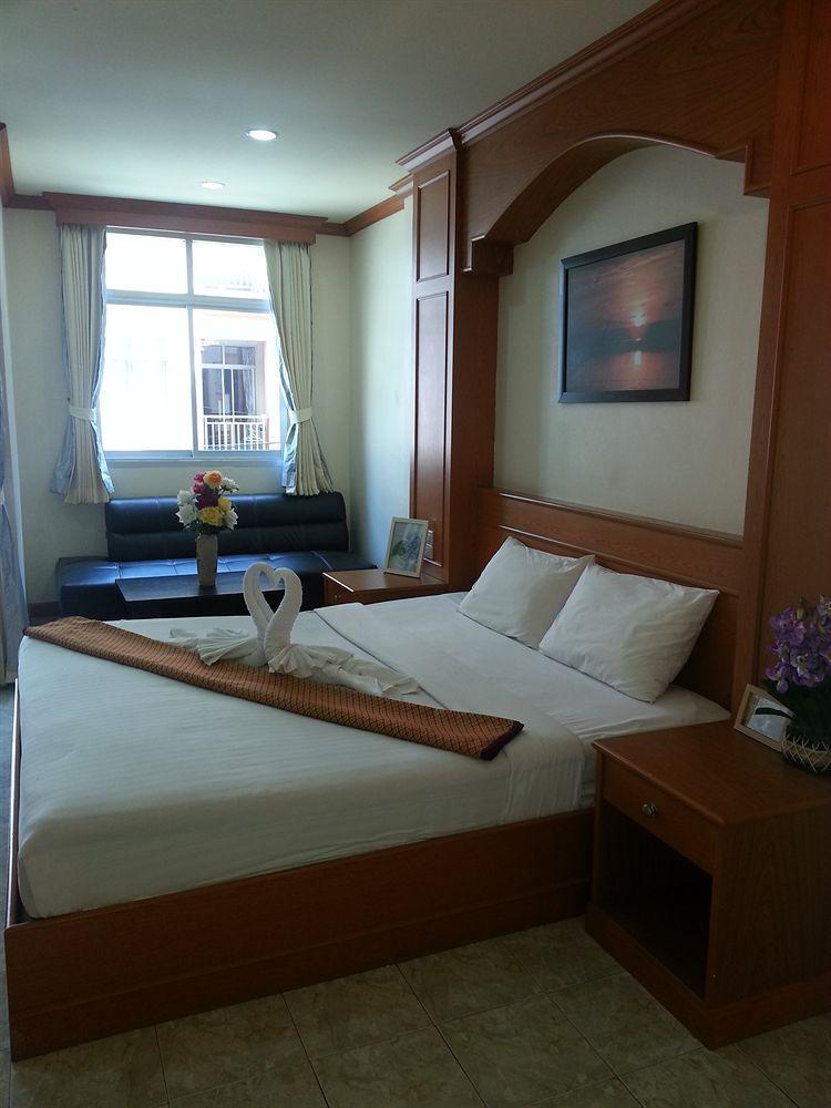 Oyo 739 Presley Guesthouse Phuket Patong Buitenkant foto