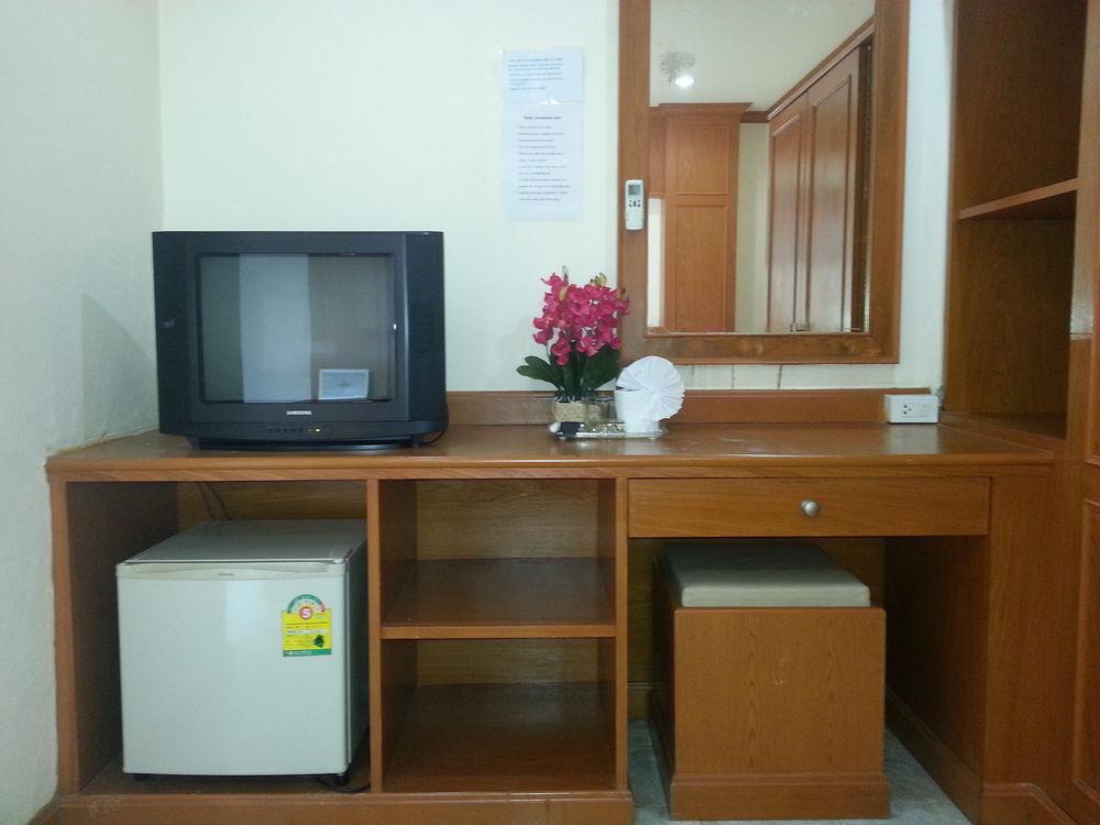 Oyo 739 Presley Guesthouse Phuket Patong Buitenkant foto