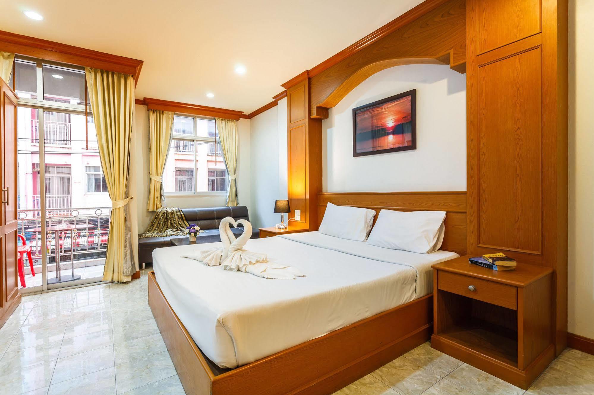 Oyo 739 Presley Guesthouse Phuket Patong Buitenkant foto