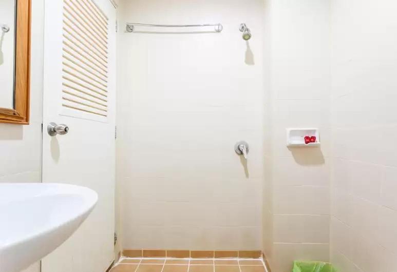 Oyo 739 Presley Guesthouse Phuket Patong Buitenkant foto